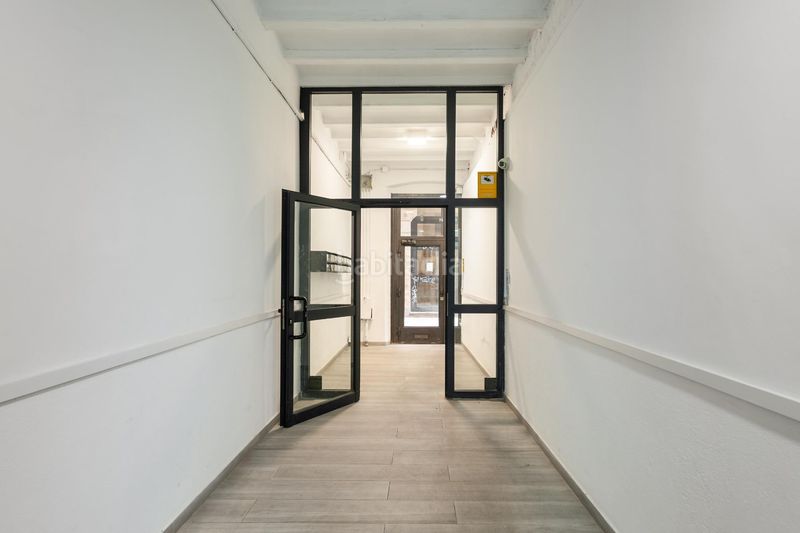 Foto 29b8abf4-69a2-49bd-b73e-f18a31fc8a9f. Pis a Raval Barcelona