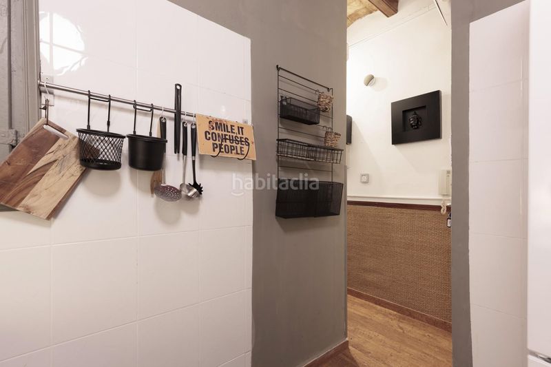 Foto 652987a4-b7b6-45da-a144-846925f04fc5. Pis a Raval Barcelona