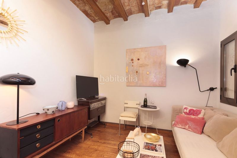 Foto a0ea7bc5-cc3b-4c14-925c-54448277b5ec. Pis a Raval Barcelona