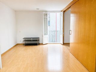 Pis  Carretes. Acogedor piso en el raval, con ascensor y 2 habitaciones