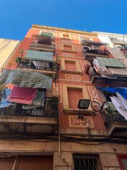 Edifici en Raval. Junto a ronda de sant antoni