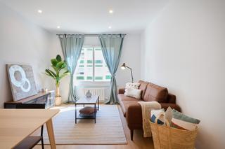 Appartement à Carrer de muntaner 511. Piso de inversión reformado y alquilado – rentabilidad desde el