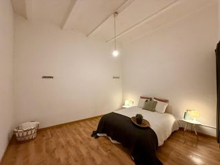 Business premise in Carrer de gomis 72. Local ideal espacio creativo