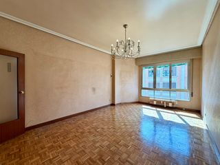 Etagenwohnung in Calle duquesa de la victoria 21. Piso en el corazón de logroño - ¡una oportunidad única!