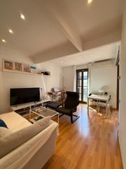 Piso en Carrer de laforja 51. Descubre este encantador ático en el corazón de barcelona!