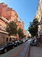 Appartement  Carrer bòbiles 51. Piso ocupado. no se puede visitar. inversión