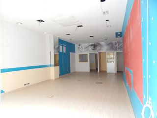 Lloguer Local Comercial a Sant Josep-Zona Hospital. Local comercial en planta baja con muy buena ubicación, en ontin