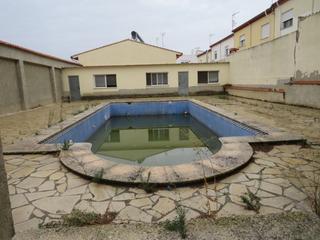 Terreny residencial a Agullent. Terreno urbano  con piscina a la venta en agullent