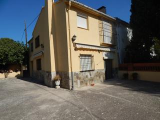 Xalet a El Pilar. Casa de campo con terreno urbanizable en ontinyent.