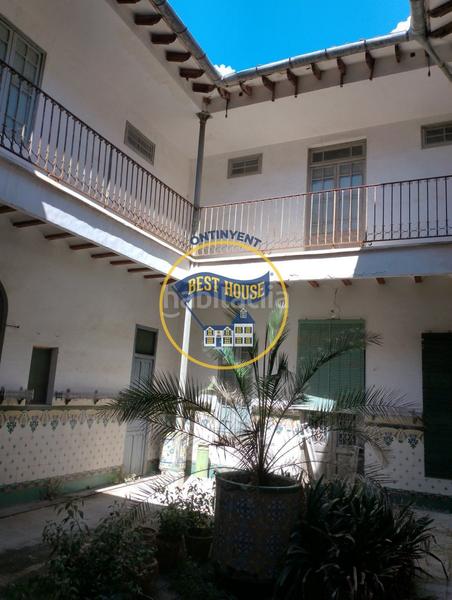 Foto 330b596b-bb26-4b1f-84fb-dafc39492f95. Haus mit parking in Montaverner