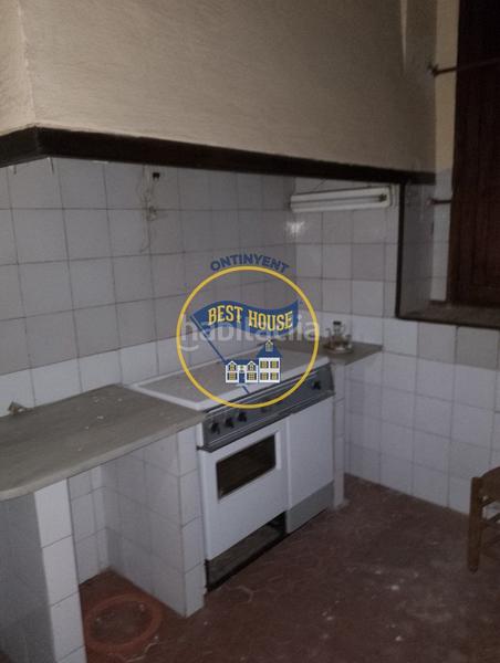 Foto 74dd3ef9-5c8d-4e12-b95e-625053847762. Haus mit parking in Montaverner