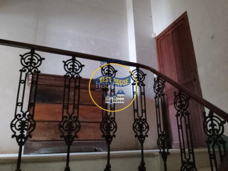 Foto 894466da-f272-4e7b-880d-0ee463aa0280. Haus mit parking in Montaverner