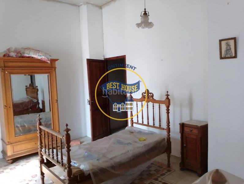 Foto d36db766-f2bd-4c95-a99e-260e1d9324a4. Haus mit parking in Montaverner