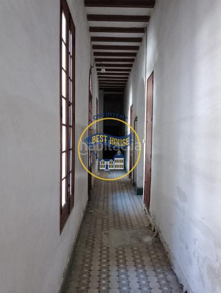 Foto f4c1bd2b-05d4-4eb1-906f-cf76dceebdb2. Haus mit parking in Montaverner