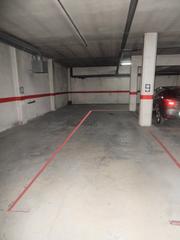Aparcament cotxe a Sant Josep-Zona Hospital. Gran plaza de garaje en importante avenida