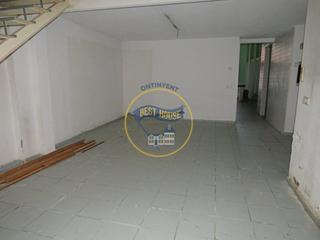 Miete Geschäftsraum in Sant Josep-Zona Hospital. Amplio local en zona comercial, ontinyent