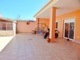 Casa a Bufali. Fantastica casa con gran patio, para entrar a vivir, en bufali v