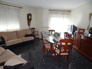 Pis a Albaida. Gran piso en albaida, con dos patios y garaje.