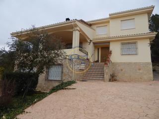 Chalet en Bocairent. Chalet con piscina y vistas privilegiadas.