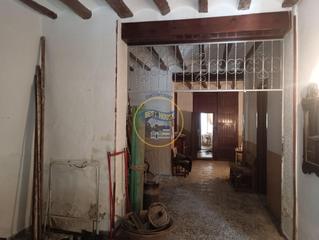 Casa a Montaverner. Oportiunidad amplia casa con patio para reformar en montaberner