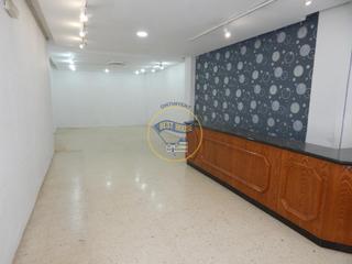 Lloguer Local Comercial a Sant Josep-Zona Hospital. Local comercial de gran tamaño en plena zona comercial. ontinyen