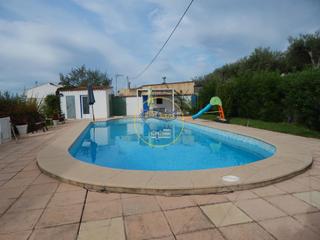 Xalet a Sant Josep-Zona Hospital. Oportunidad amplio chalet con piscina muy próximo a la poblacion