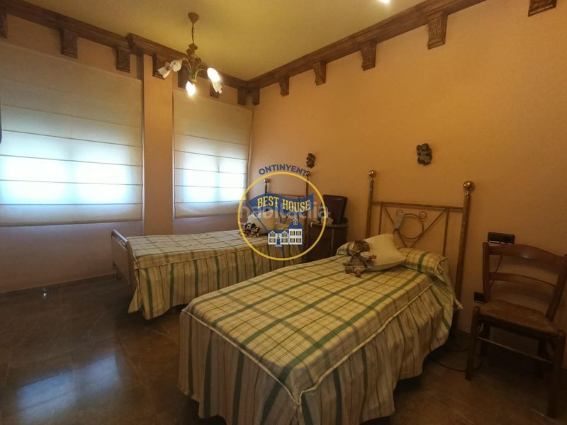 Foto c7240314-8296-4f63-a7dc-e038bdf2a904. Xalet amb piscina a Centro Ontinyent