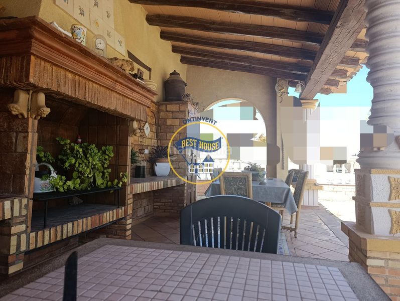 Foto f414d365-2aa6-4fa7-b975-0e4210945488. Xalet amb piscina a Centro Ontinyent