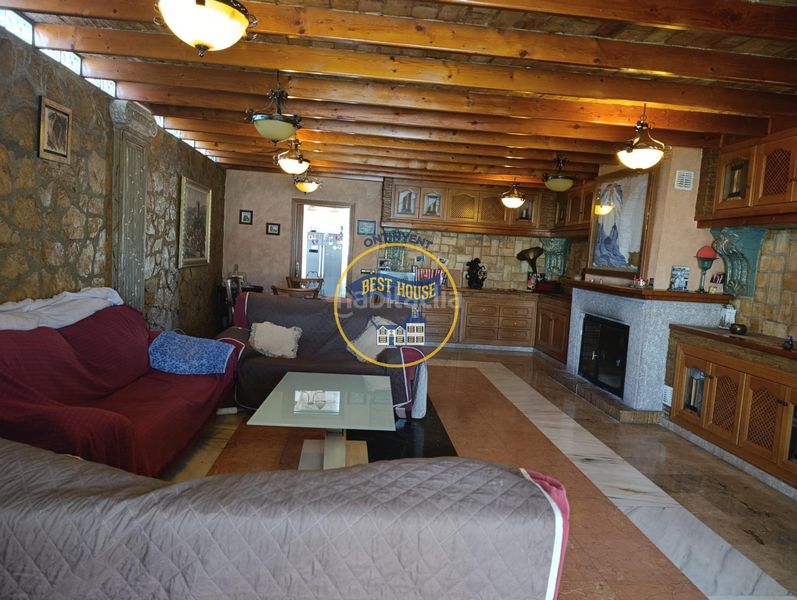 Foto f6b33456-e9b6-4e46-9e57-07412bae84a8. Xalet amb piscina a Centro Ontinyent