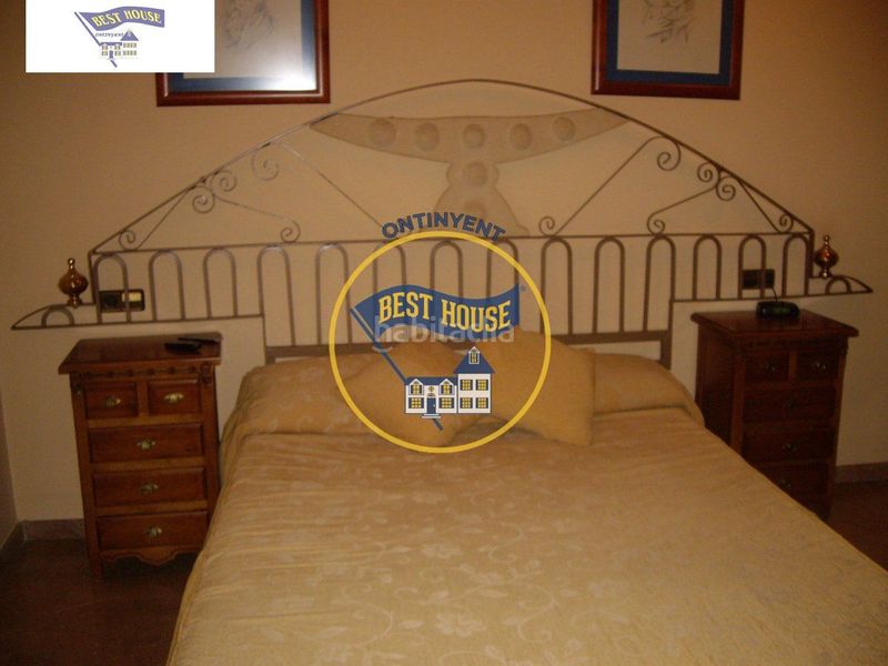 Foto f9b9dfe9-e8e5-4ab5-a2d9-e39549452ca7. Xalet amb piscina a Centro Ontinyent