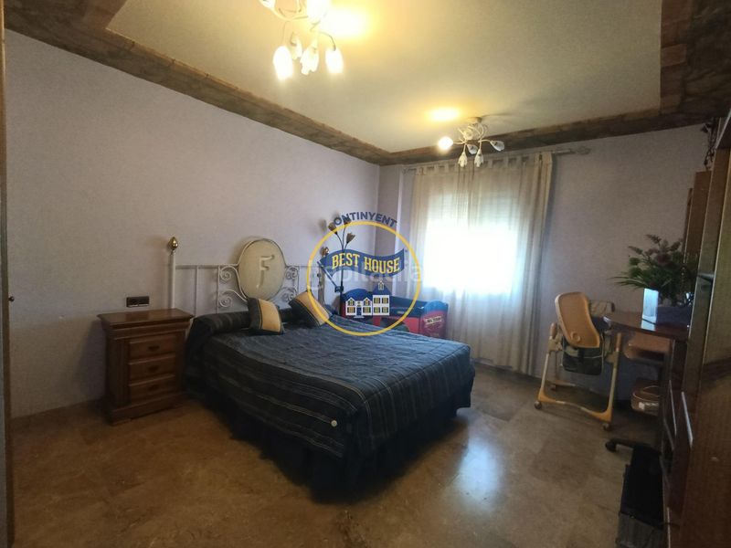 Foto fc40359a-fe51-402b-a7c0-7607d09bc6e0. Xalet amb piscina a Centro Ontinyent