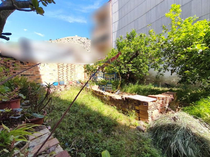 Foto f3d0f547-88ab-43ac-92ac-5ca45894fcf0. Casa amb aparcament a Cocentaina