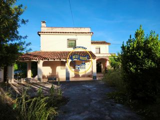 Chalet en El Llombo. Oportunidad!! se ofrece encantador chalet para reformar en ontin