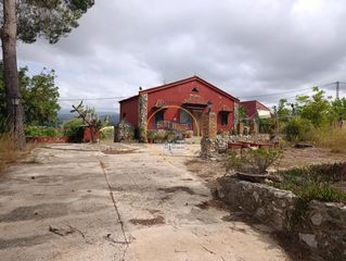Chalet in Santa Ana. Chalet en ontinyent con amplio terreno y posibilidades de reform