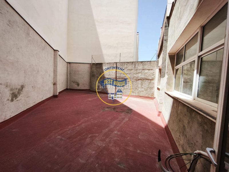 Foto c6bb131a-6496-48e4-bb8e-a4c24e039279. Local comercial a Centro Ontinyent