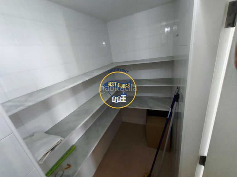 Foto f96bd546-2d3f-4a90-9261-0f2280d800e4. Pis amb aparcament a Agullent