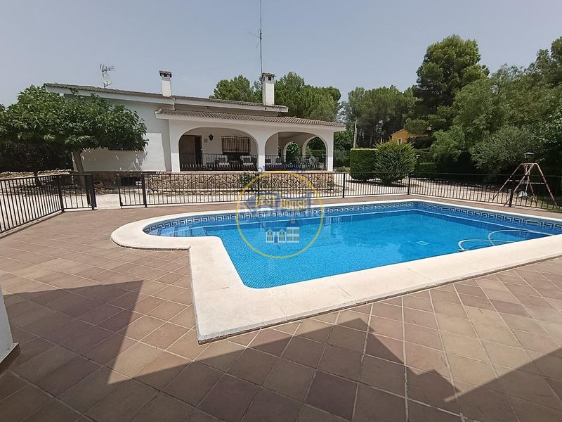 Foto 9acd5564-65a1-4131-9055-6c1ba4a9e4e5. Xalet amb calefacció aparcament piscina a El Pilar Ontinyent