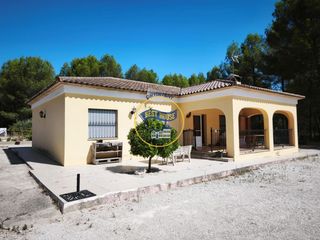 Chalet in Santa Ana. Oportunidad!!! precioso chalet con piscina y buen acceso en onti