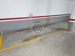 Aparcament cotxe a Agullent. Plaza de garaje amplia y accesible en agullent