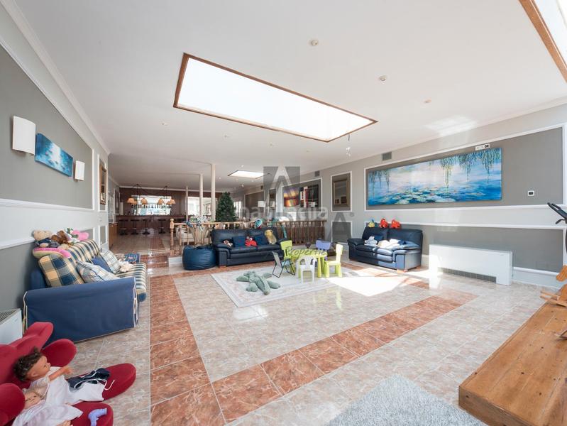 Foto 21c3d19e-c8d1-4b23-b81c-43fc1d2ce82a. Haus mit parking pool in Urbanitzacions Mataró