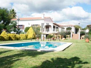 Maison à Alaior Poble. Espectacular chalet con jardín y piscina en la argentina