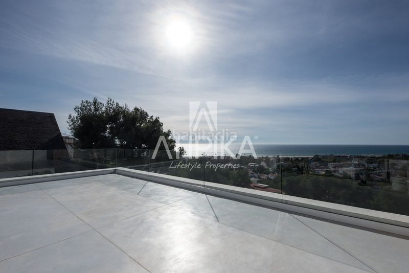 Foto 952d9b4c-ee94-4132-9836-1d7a0ccc2067. Casa amb calefacció aparcament piscina a Bellamar Castelldefels