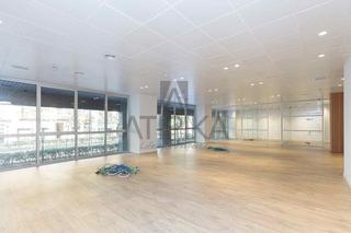 Rent Office space in Dreta de l´Eixample. Oficina reformada junto a plaça tetuan