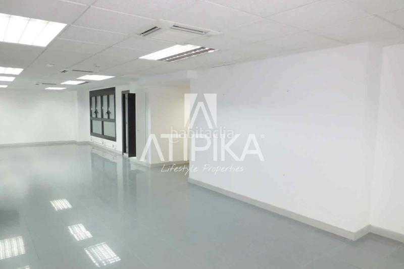 Foto d7a50fc1-112d-496f-b974-23d4f15e7cb4. Location bureau dans Sants-Badal Barcelona