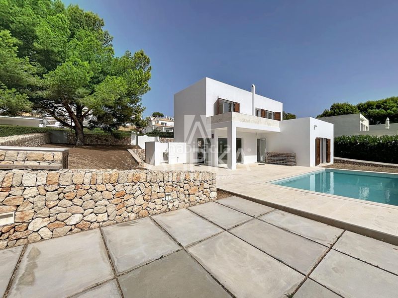 Foto e2722ca2-e0be-4bd7-bbc1-16c2d73b4537. Casa amb aparcament a Coves Noves Es Mercadal