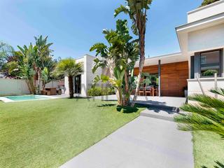 Maison à Montmar. Exclusiva propiedad en venta de 385m2 con piscina en castelldefe