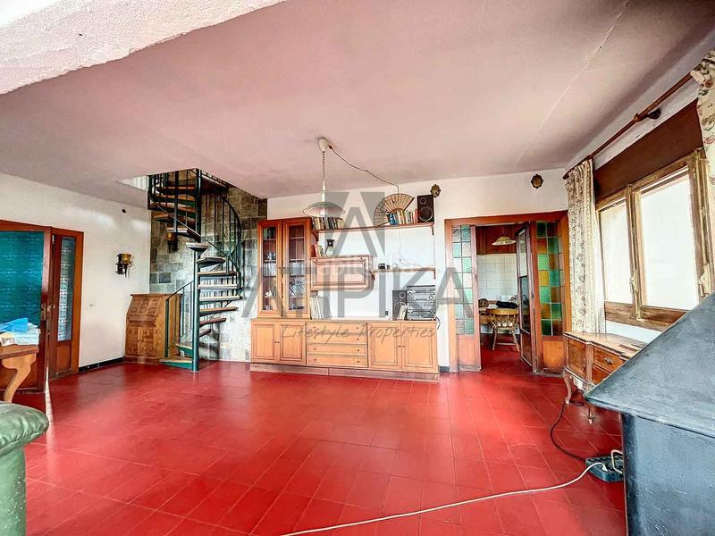 Foto 45b70a77-8045-41f9-a47e-3aeb43618d7a. Maison avec piscine dans Montmar Castelldefels