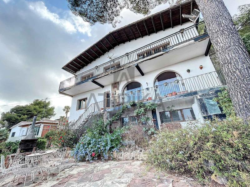 Foto 632ff75b-69b3-4c47-982a-a749b0449fdd. Maison avec piscine dans Montmar Castelldefels