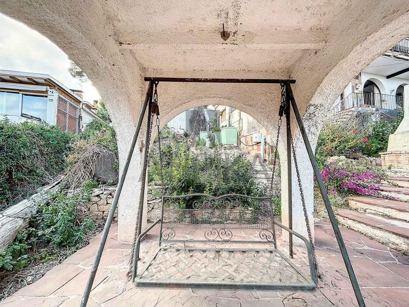Foto 8d9ce1ce-4a80-4d32-9b8d-e3d76fad78ce. Maison avec piscine dans Montmar Castelldefels