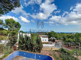 Maison à Montmar. Casa en venta a reformar con vistas a mar en montemar